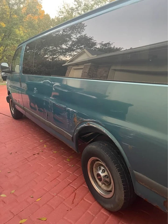 1999 GMC Savana - Image 3 of 12