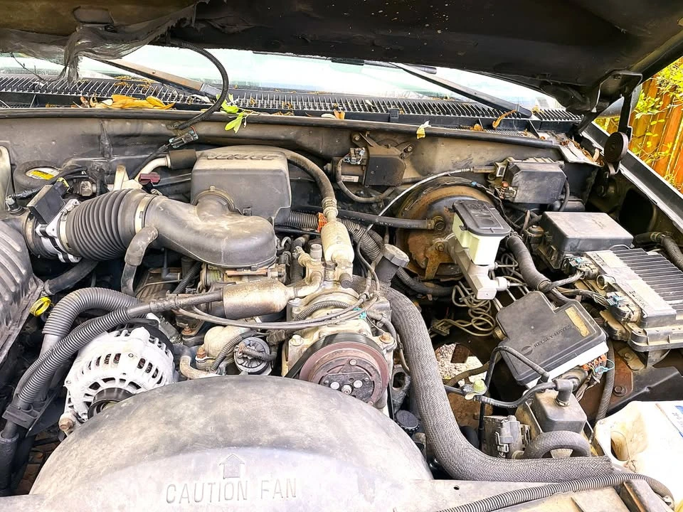 1999 GMC Suburban 8th Gen - Image 2 of 6