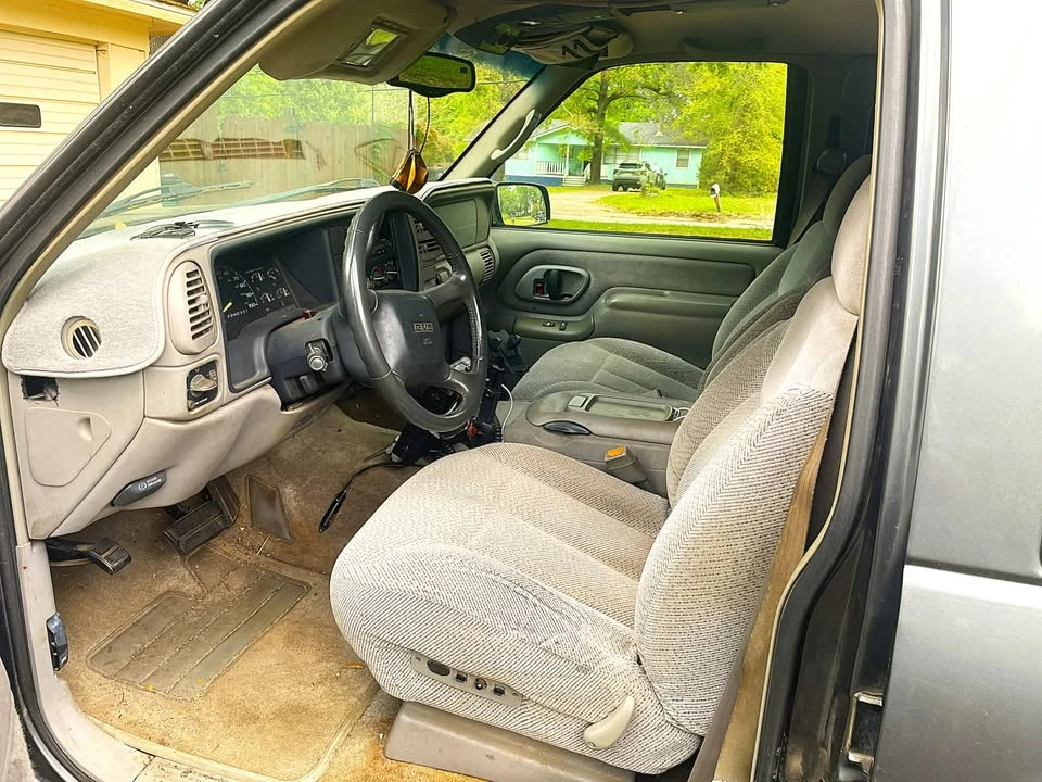 1999 GMC Suburban 8th Gen - Image 4 of 6