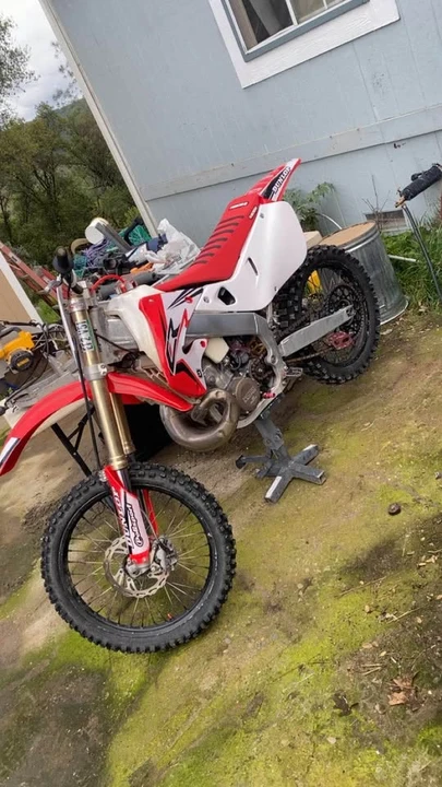 1999 Honda CR - Image 2 of 3