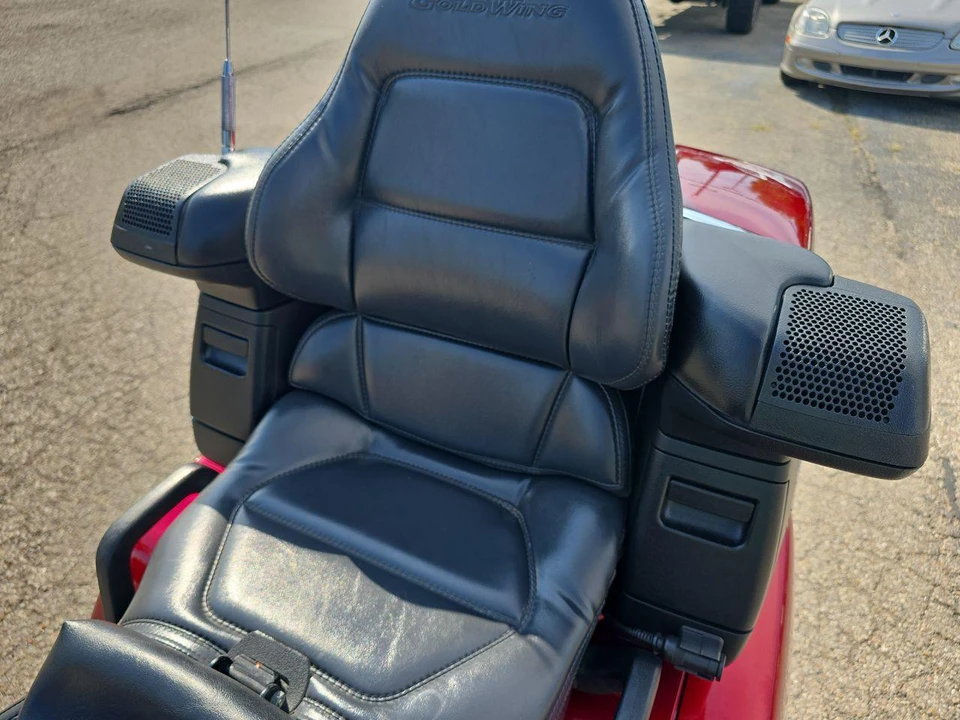1999 Honda Gold Wing - Image 7 of 29