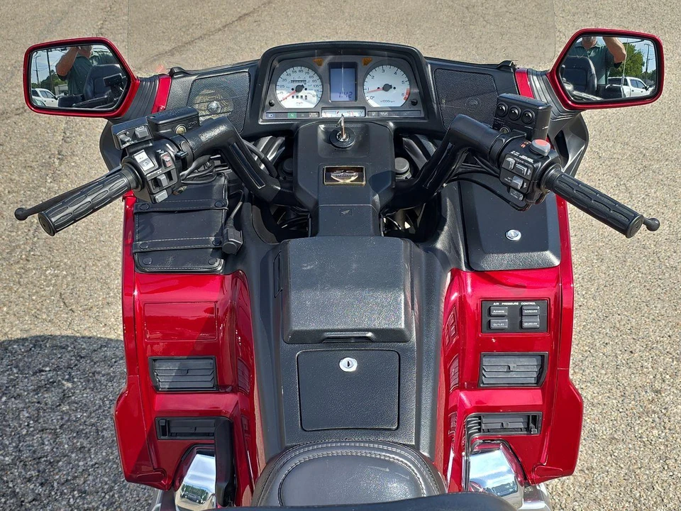 1999 Honda Gold Wing - Image 6 of 29