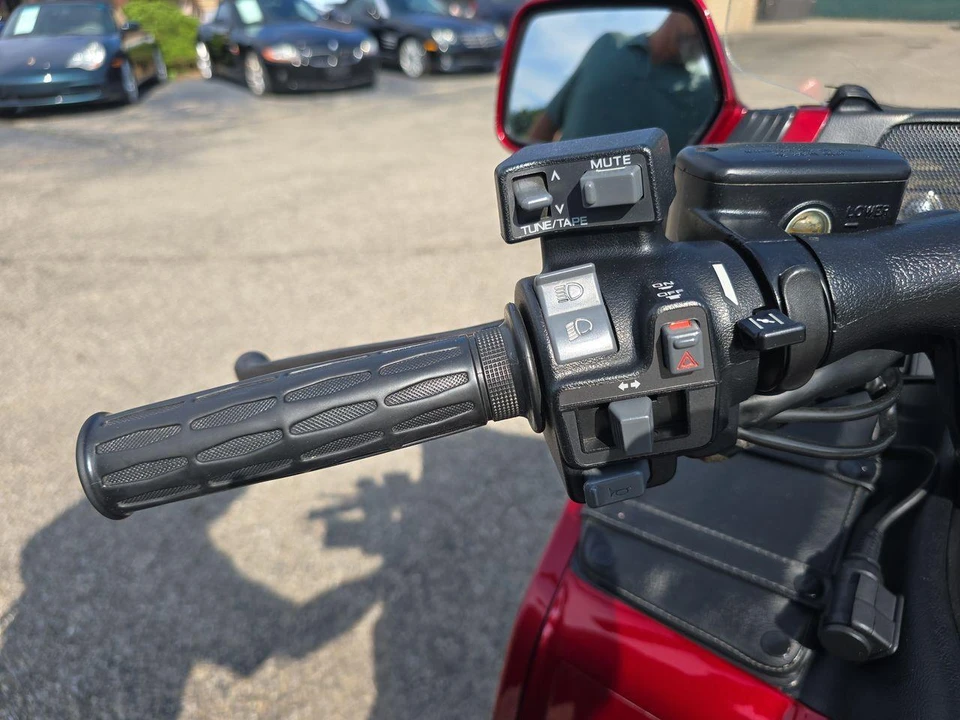 1999 Honda Gold Wing - Image 21 of 29