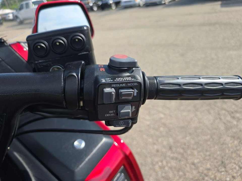 1999 Honda Gold Wing - Image 22 of 29