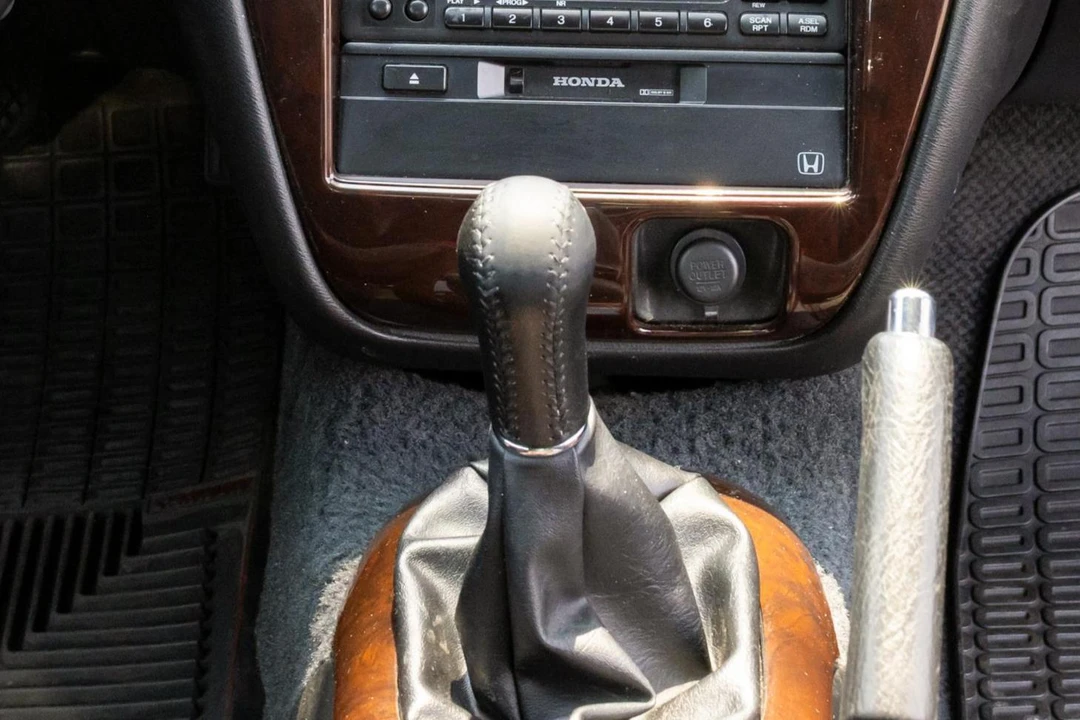 1999 Honda Prelude 5th Gen - Image 16 of 31