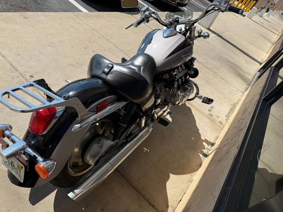 1999 Honda Gold Wing - Image 6 of 6