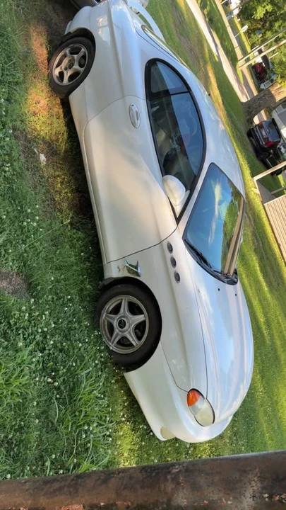 1999 Hyundai Tiburon - Image 2 of 3