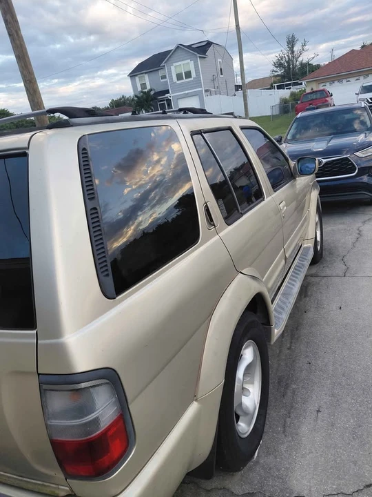 1999 Infiniti QX4 - Image 6 of 7