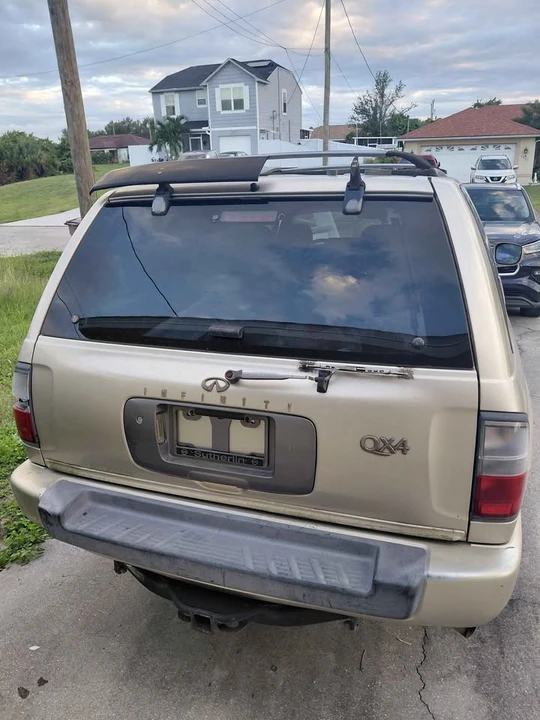1999 Infiniti QX4 - Image 4 of 7
