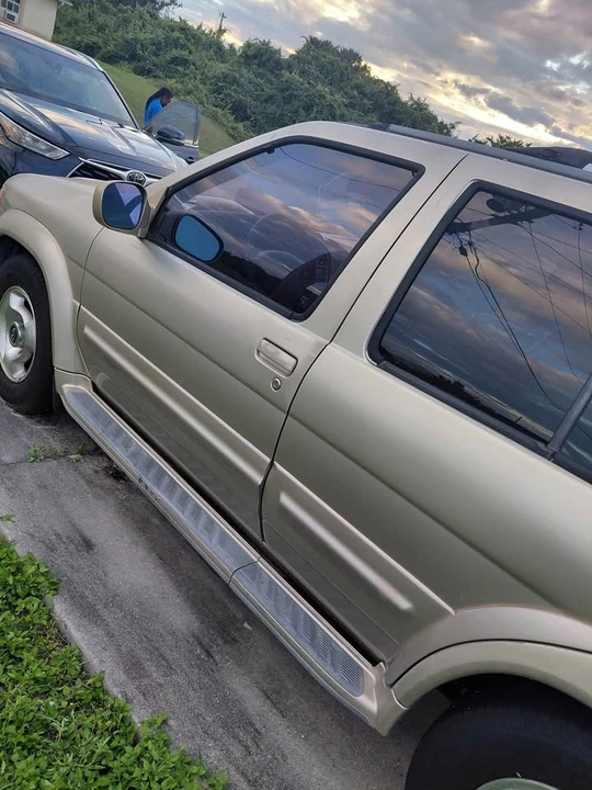 1999 Infiniti QX4 - Image 3 of 7