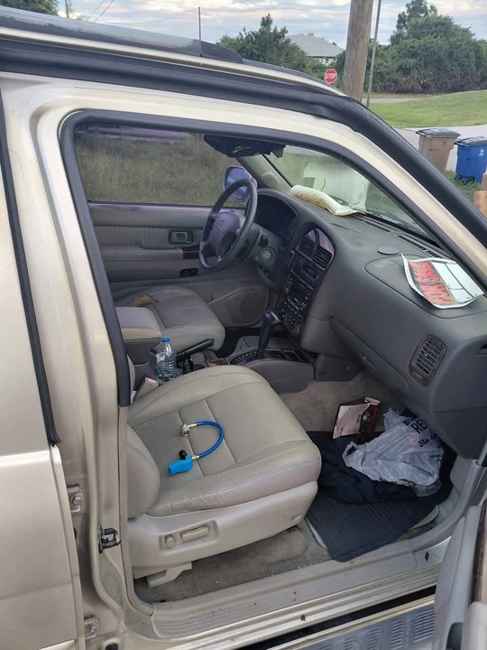 1999 Infiniti QX4 - Image 2 of 7