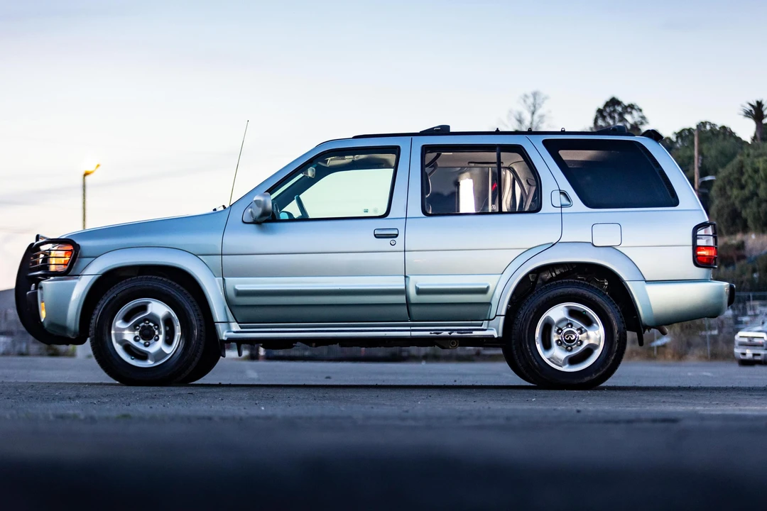 1999 Infiniti QX4 - Image 3 of 31