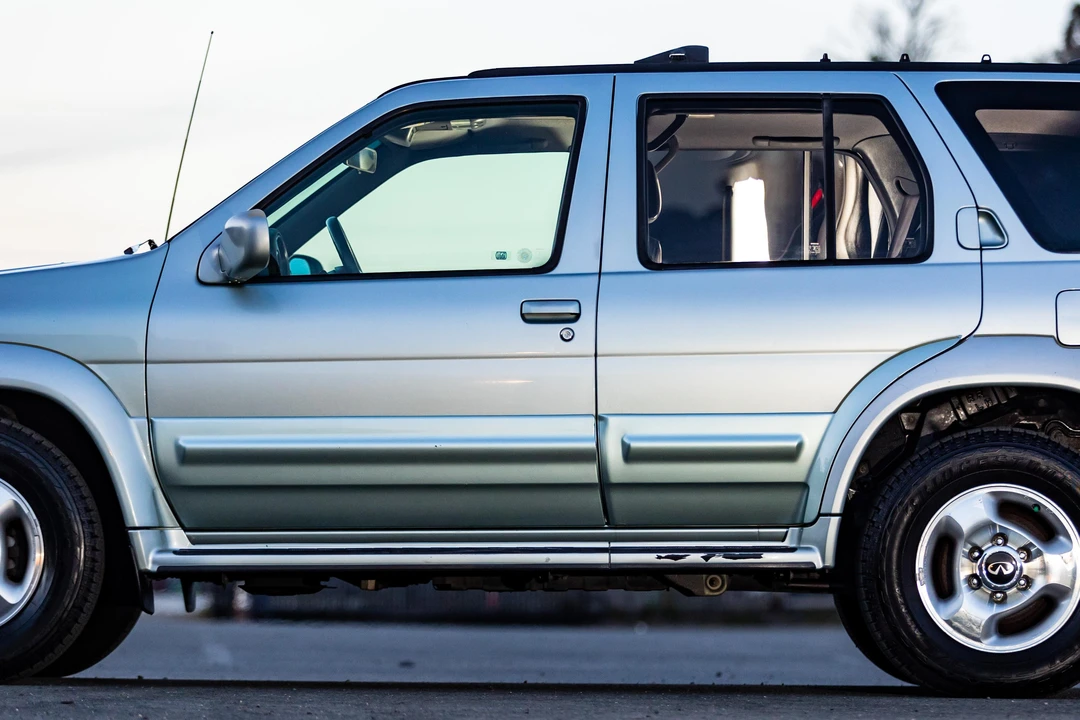 1999 Infiniti QX4 - Image 14 of 31