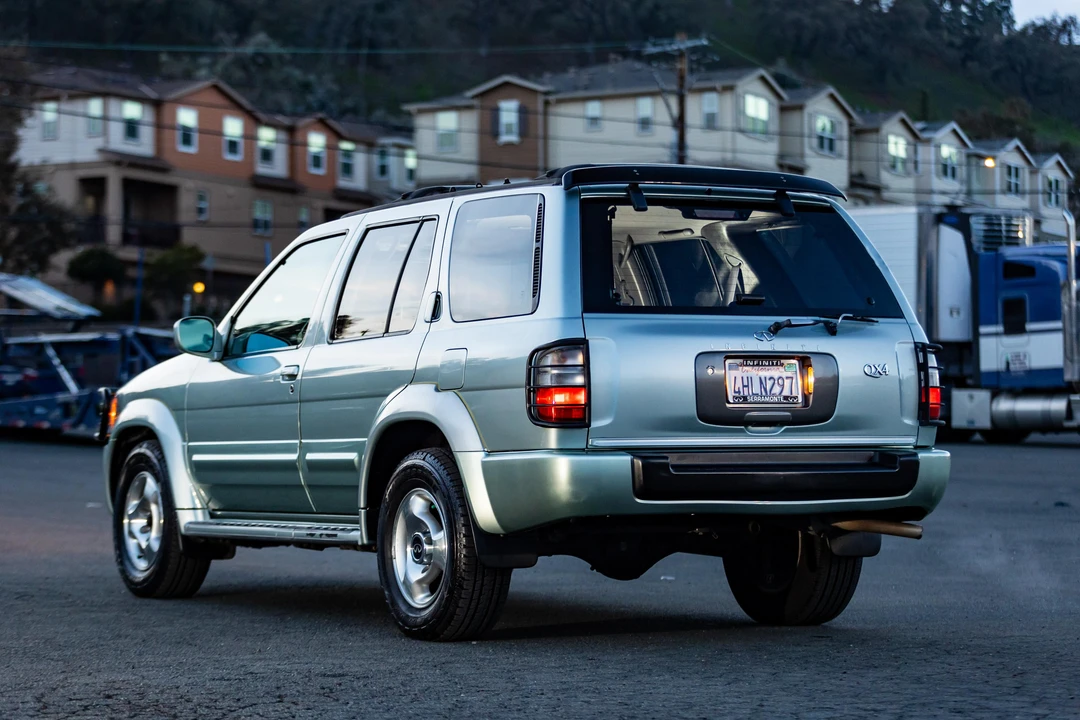 1999 Infiniti QX4 - Image 18 of 31
