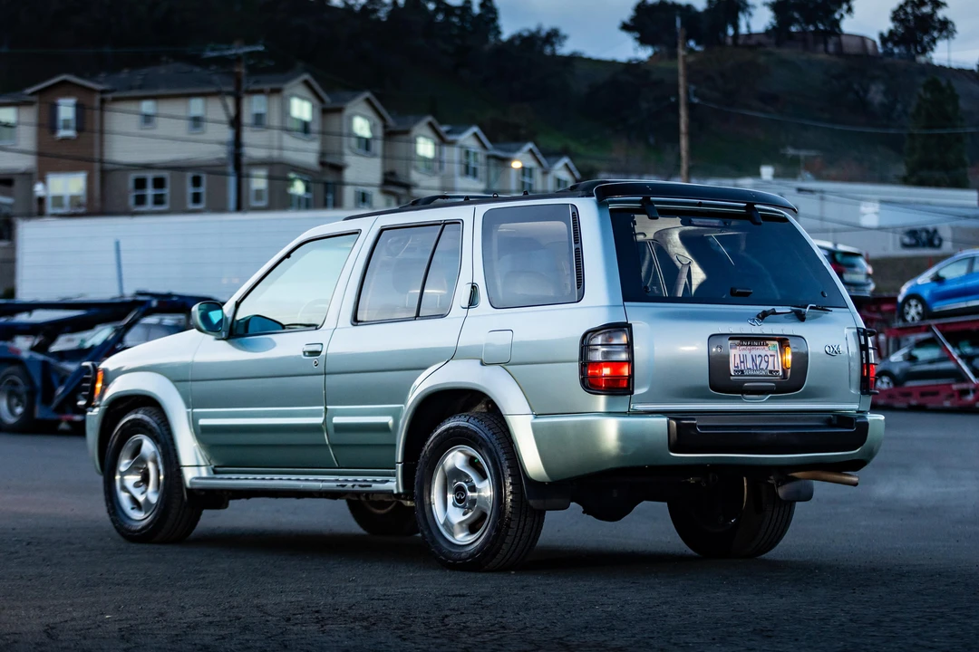 1999 Infiniti QX4 - Image 16 of 31