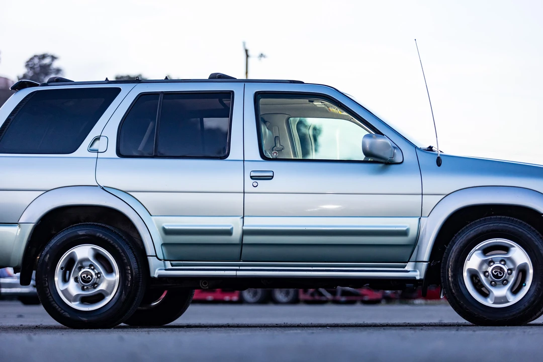 1999 Infiniti QX4 - Image 26 of 31