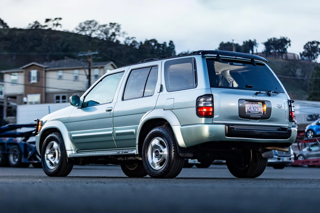 1999 Infiniti QX4 - Image 17 of 31