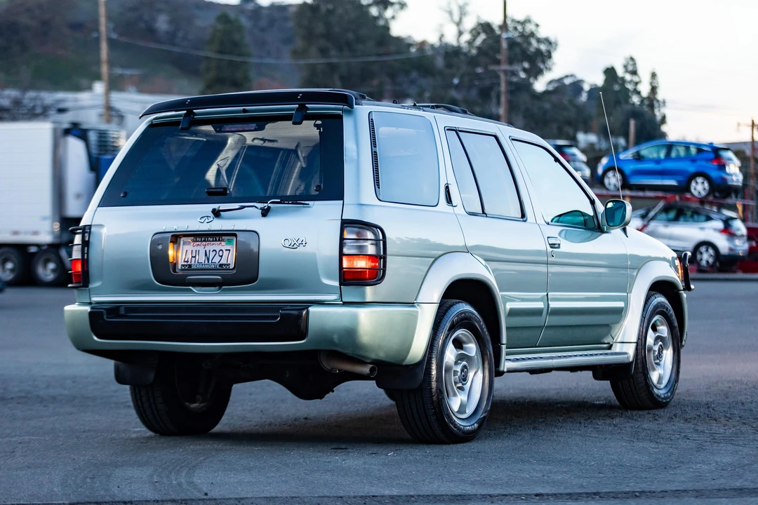1999 Infiniti QX4 - Image 23 of 31