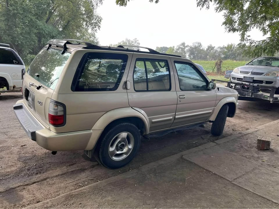 1999 Infiniti QX4 - Image 5 of 6
