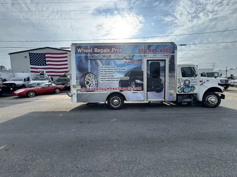 1999 International 4700 T444E