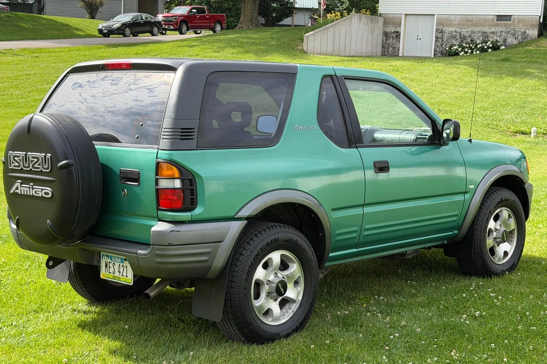 1999 Isuzu - Image 4 of 31
