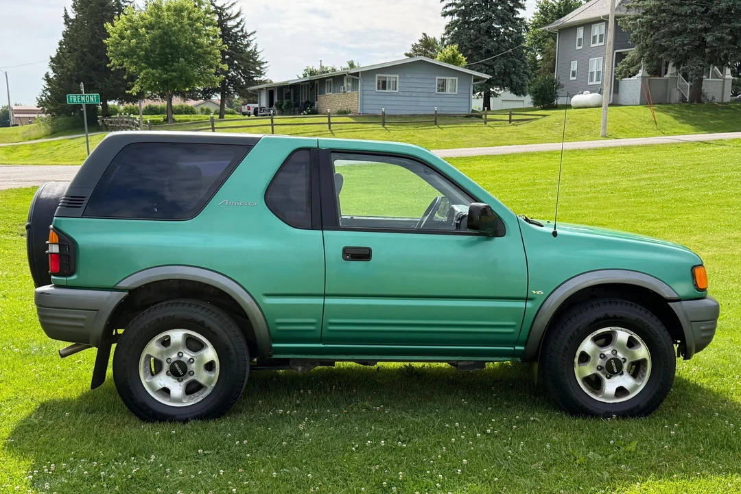 1999 Isuzu - Image 3 of 31