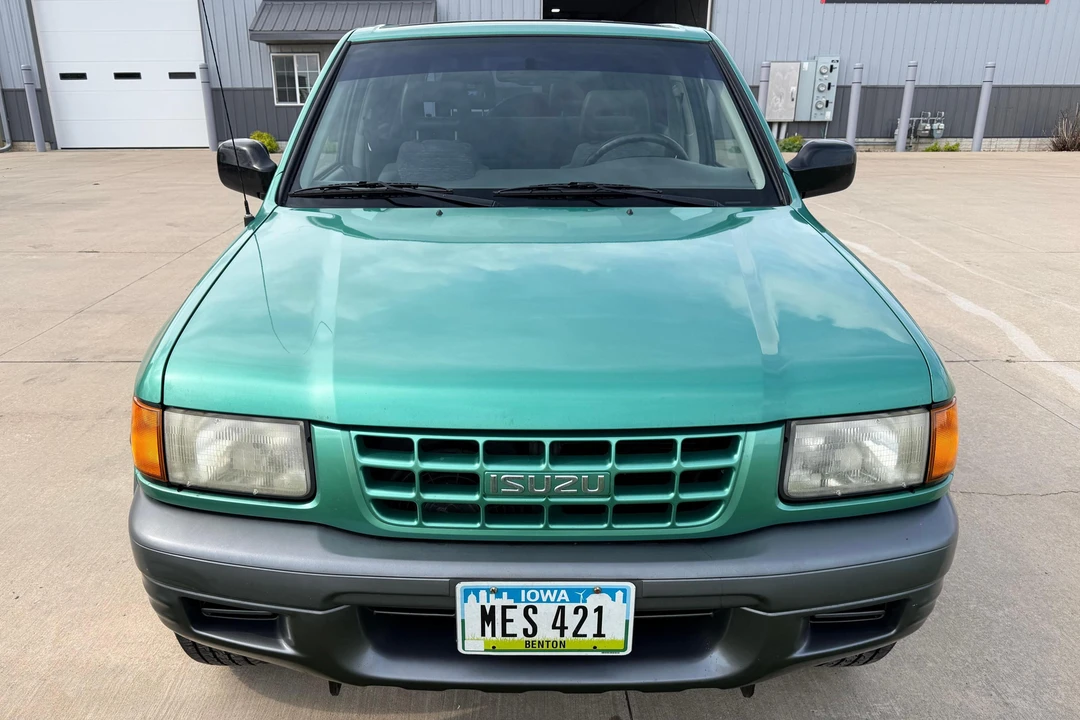1999 Isuzu - Image 2 of 31