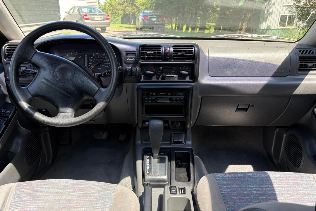 1999 Isuzu - Image 31 of 31