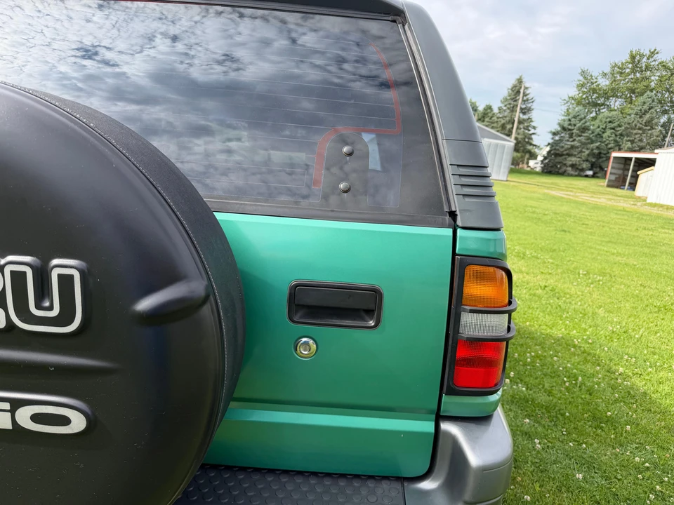 1999 Isuzu - Image 20 of 31