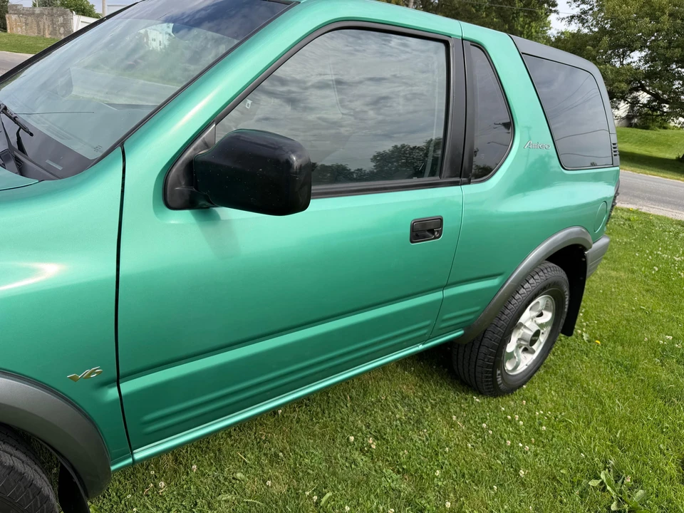 1999 Isuzu - Image 16 of 31