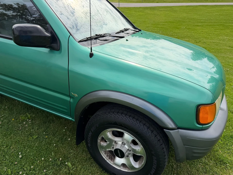 1999 Isuzu - Image 24 of 31