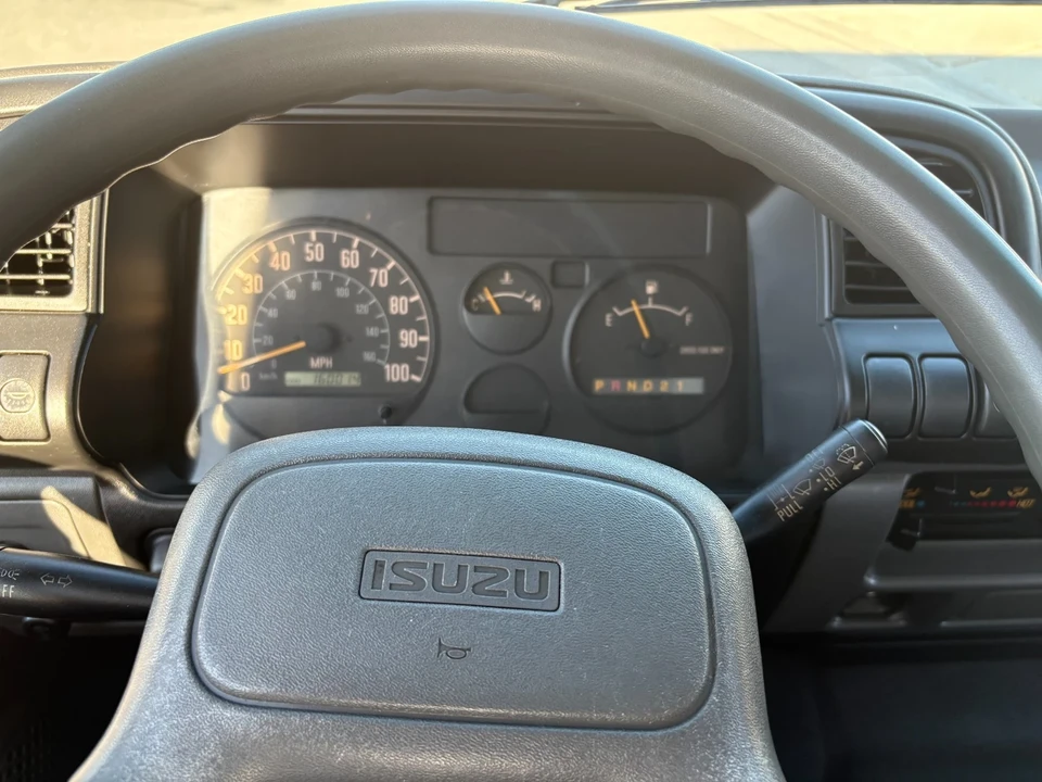 1999 Isuzu - Image 8 of 12