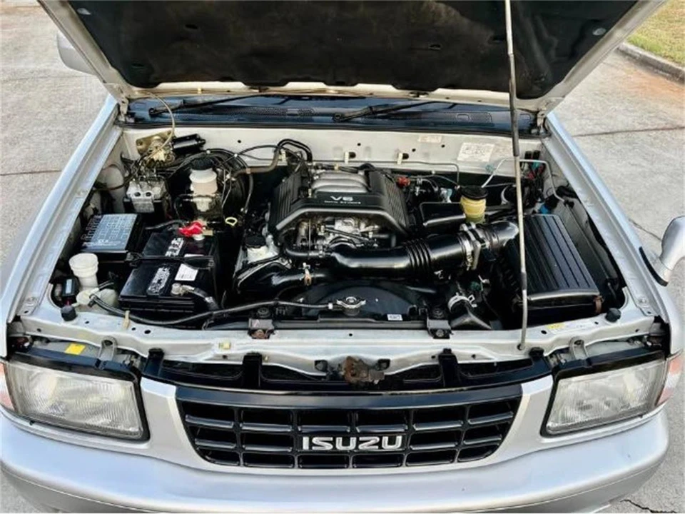 1999 Isuzu Rodeo - Image 8 of 15