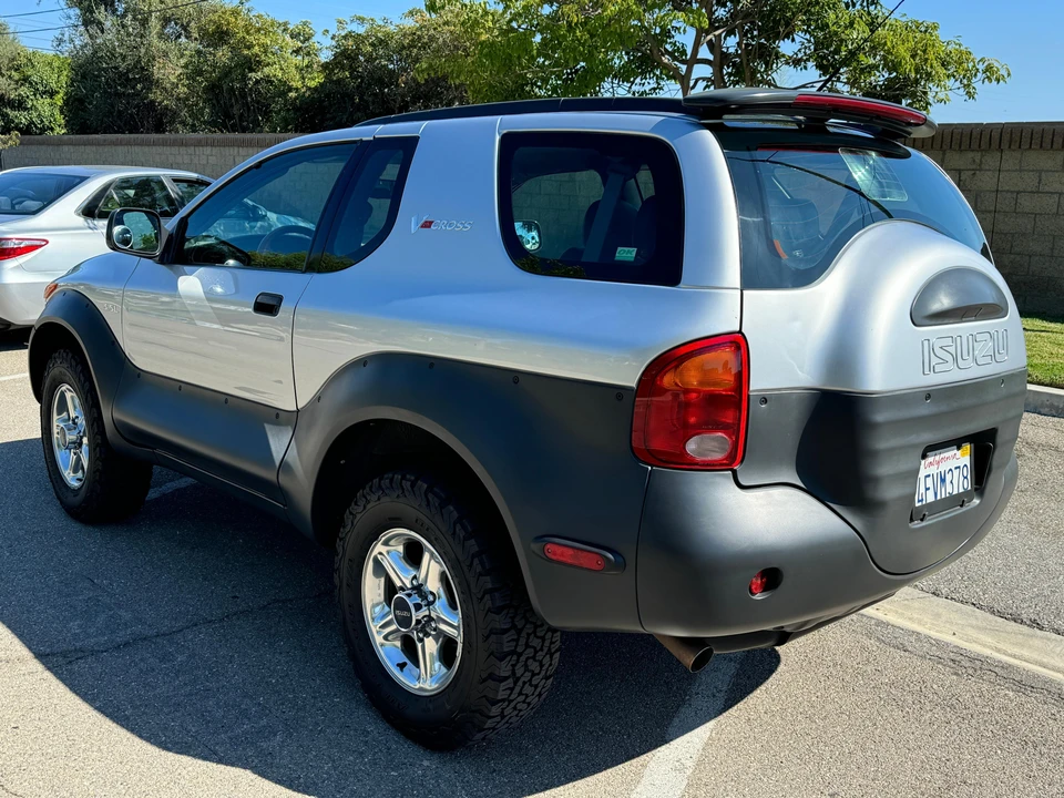 1999 Isuzu VehiCROSS - Image 8 of 31
