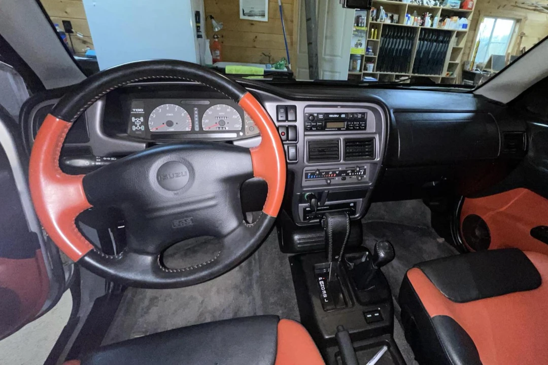 1999 Isuzu VehiCROSS - Image 24 of 31