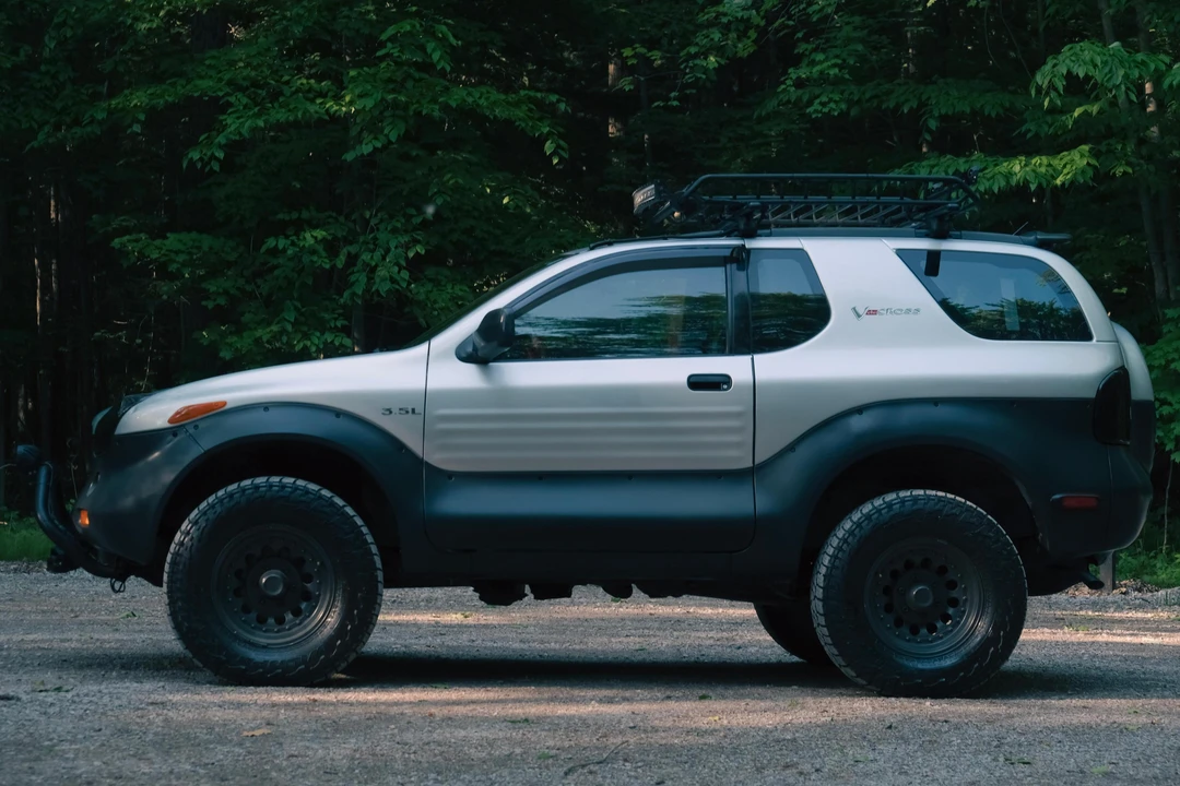 1999 Isuzu VehiCROSS - Image 3 of 31