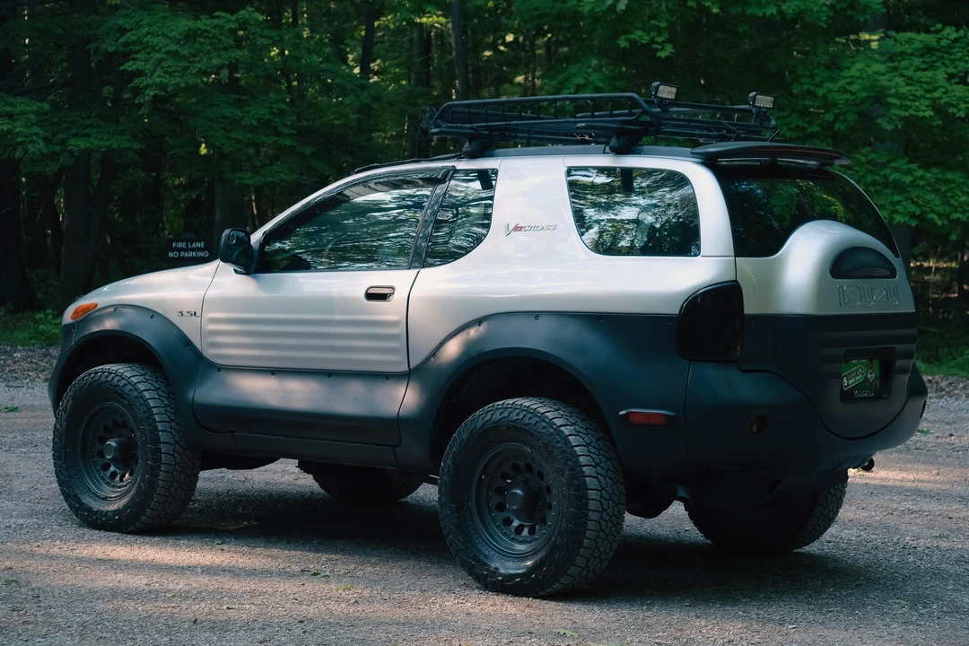 1999 Isuzu VehiCROSS - Image 7 of 31