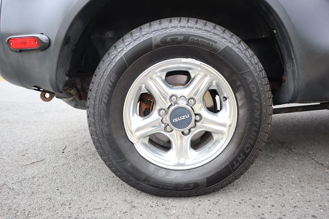 1999 Isuzu VehiCROSS - Image 28 of 31