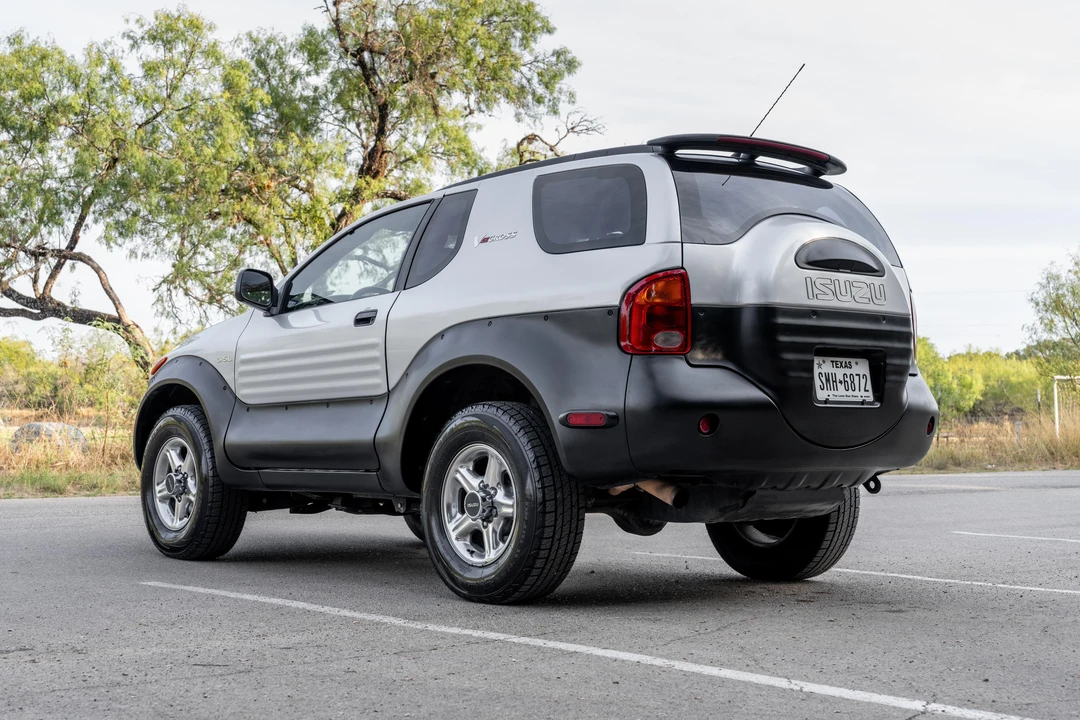 1999 Isuzu VehiCROSS - Image 9 of 31