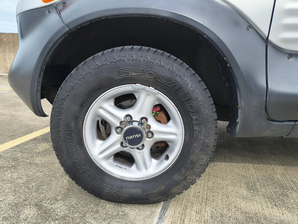 1999 Isuzu VehiCROSS - Image 25 of 31