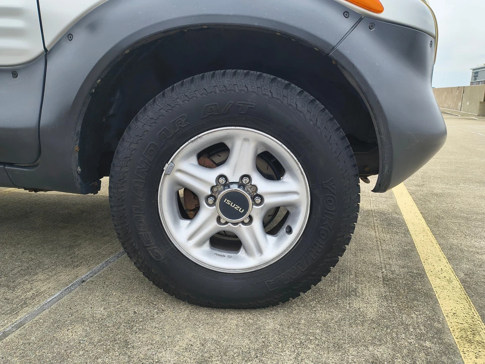 1999 Isuzu VehiCROSS - Image 28 of 31