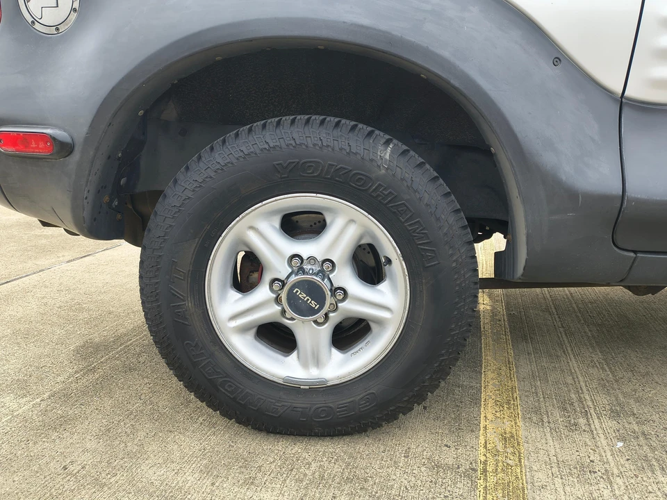 1999 Isuzu VehiCROSS - Image 27 of 31