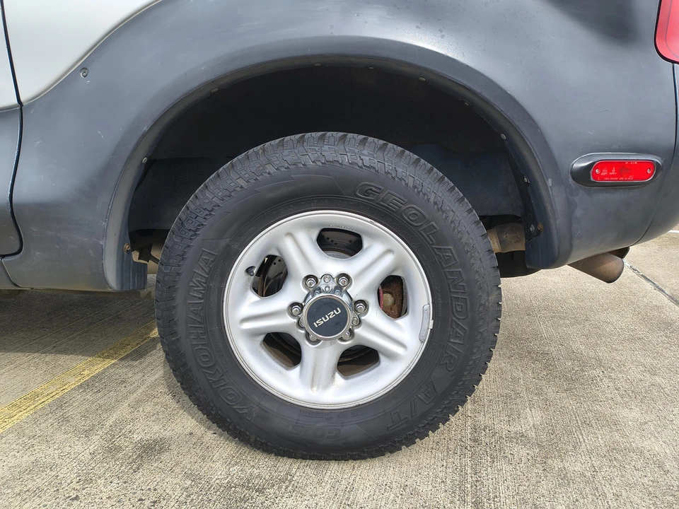 1999 Isuzu VehiCROSS - Image 26 of 31
