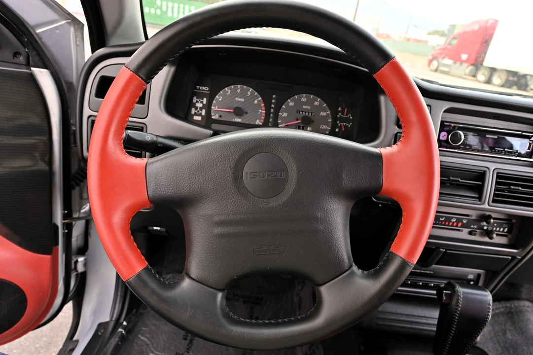 1999 Isuzu VehiCROSS - Image 30 of 31