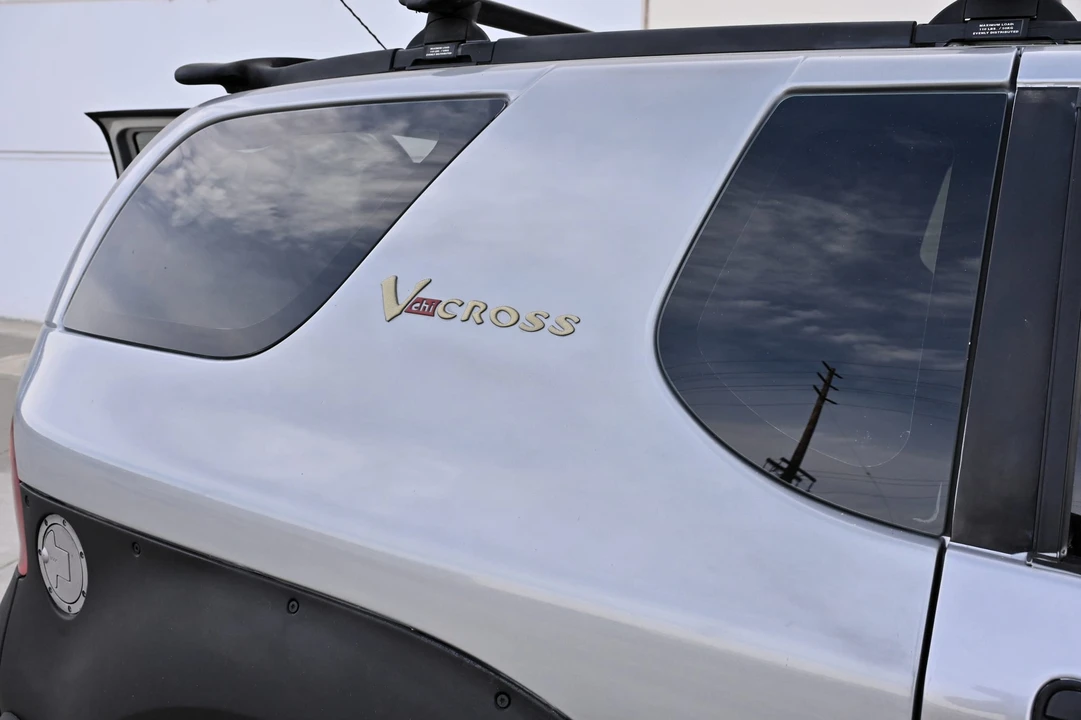 1999 Isuzu VehiCROSS - Image 19 of 31