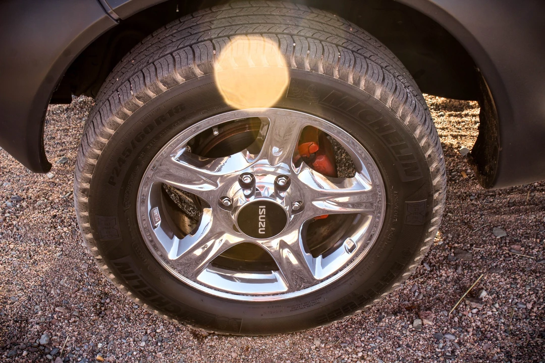 1999 Isuzu VehiCROSS - Image 24 of 31