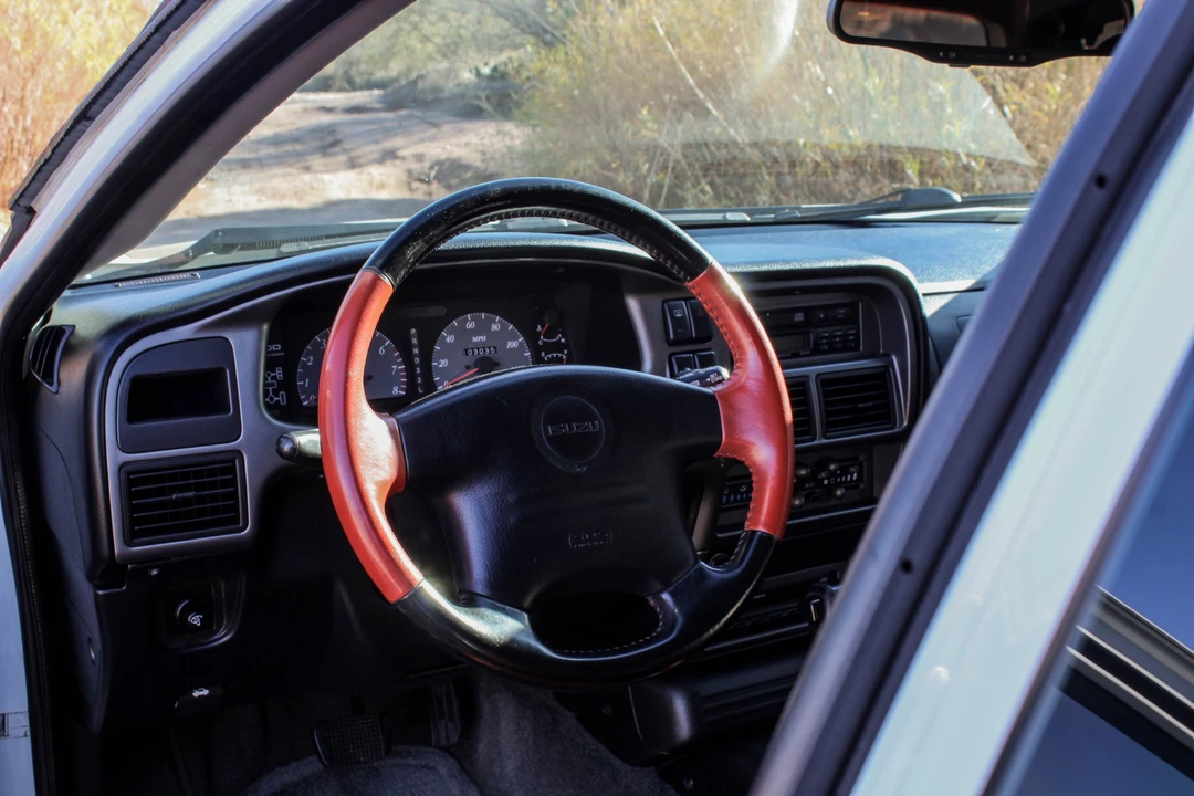 1999 Isuzu VehiCROSS - Image 28 of 31