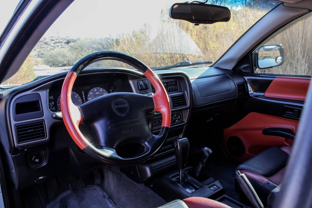 1999 Isuzu VehiCROSS - Image 29 of 31
