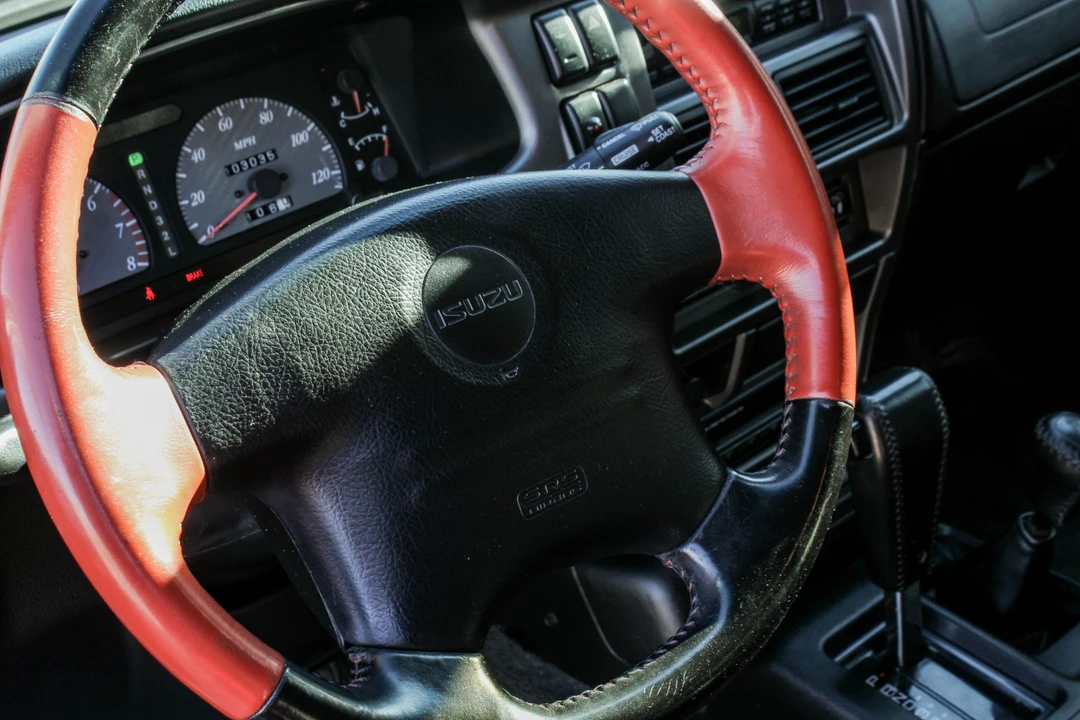 1999 Isuzu VehiCROSS - Image 30 of 31