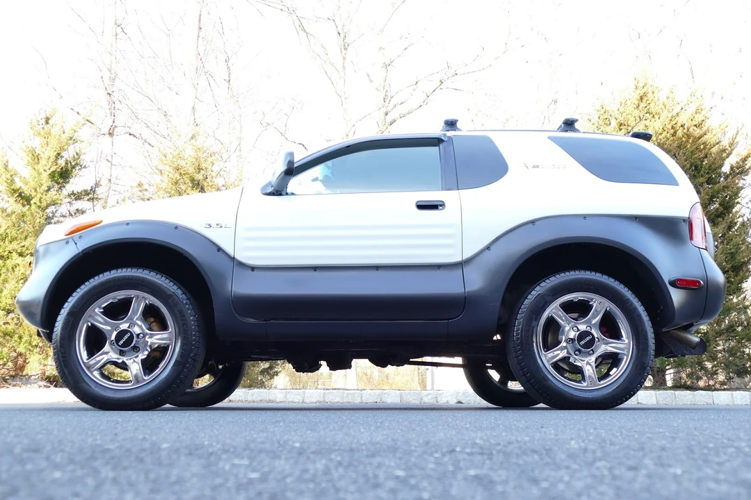 1999 Isuzu VehiCROSS - Image 2 of 31